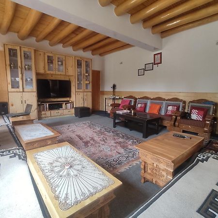 Streamlet Homestay Лех Екстериор снимка