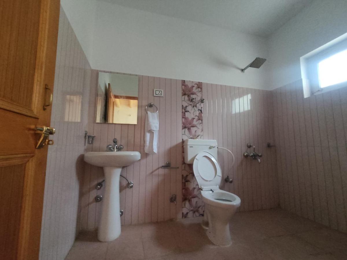 Streamlet Homestay Лех Екстериор снимка