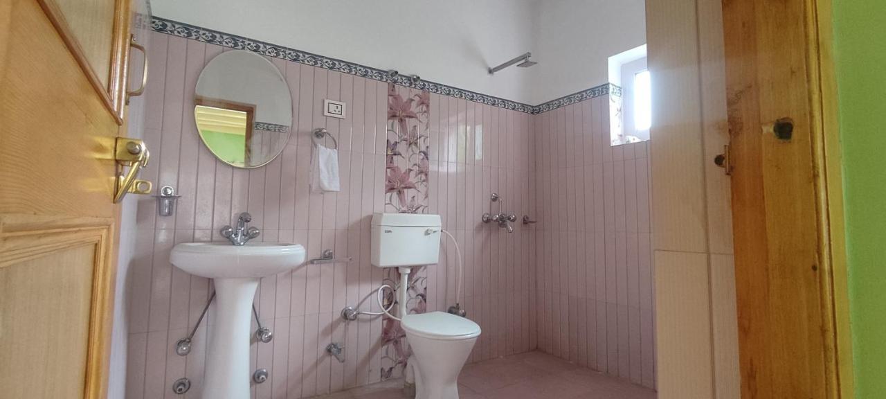 Streamlet Homestay Лех Екстериор снимка